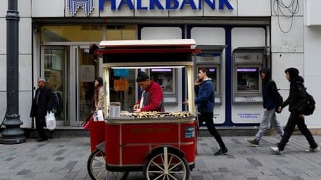 Ziraat Bankası ve Halkbank'tan emeklileri kızdıran promosyon: Alamadığı araba için ücretsiz HGS ve otopark