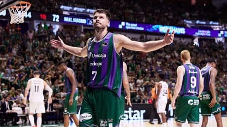 El Unicaja Málaga tumba al Real Madrid y fuerza el cuarto partido de las semifinales