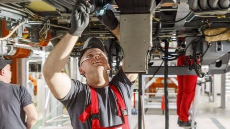 Industrie: Auftragsbestand für Unternehmen zu –„Industrie verlässt möglicherweise das Tal“