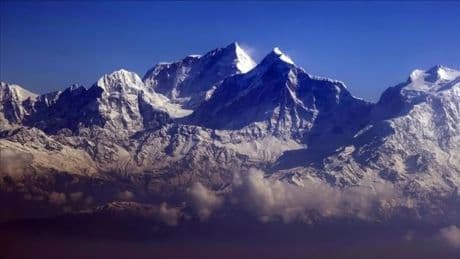 Everest'e tırmanmaya çalışırken yorgunluktan öldü