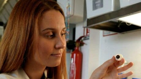 « J’ai la chance d’améliorer la vie d’une personne » : oculariste, l’art de fabriquer des yeux sur-mesure