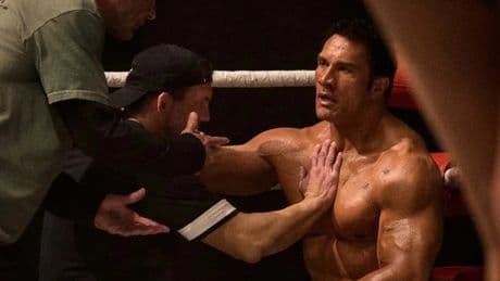 "Pega duro, pero no noquea": Crítica de 'The Smashing Machine', la película que ha hecho llorar a The Rock en Venecia