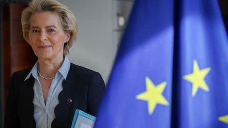 Von der Leyen e il caso Pfizer: sì dei giudici alla lettura degli sms tra Ursula e il Ceo della multinazionale