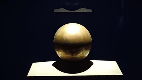 Al Museo Tesla di Belgrado, dedicato allo scienziato da cui prende il nome l’auto elettrica di Musk