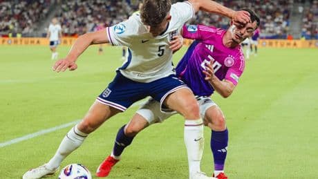 Neuer Verteidiger? U21-Europameister in Dortmund im Gespräch