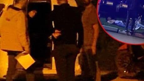 Kız arkadaşlarının yanında lazerle taciz edilip, bıçaklı saldırıya uğradılar: 1 kişi tutuklandı