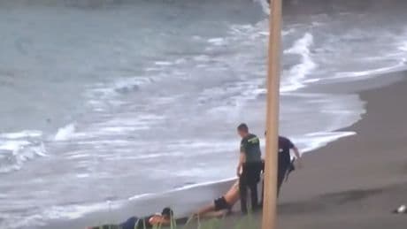 Siete menores marroquíes entran a nado en Ceuta en plena saturación del sistema de acogida