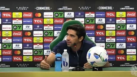 Abel Ferreira no olvida las críticas: "Una semana soy un burro, la otra el mejor"