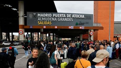 Nuevo caos en Atocha por los retrasos en las líneas a Barcelona y Sevilla