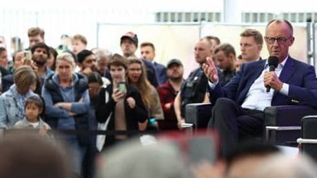 Friedrich Merz im Kanzleramt: Vor den Massen wird er plötzlich mild