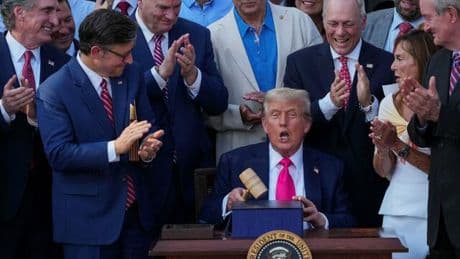 Trumps Wirtschaftspolitik: Viel Knall und Rauch: Die verheerende Bilanz der Trumponomics