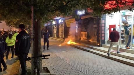 Fenerbahçeliler Derneği’ne meşale atan Galatasaraylı taraftara gözaltı