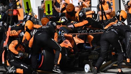 Verstappen vuela, McLaren se lía y Alonso rompe la suspensión en Monza