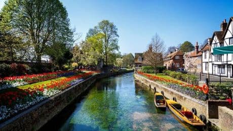 UK's beautiful 'little Venice' with crystal clear waterways and centuries of history