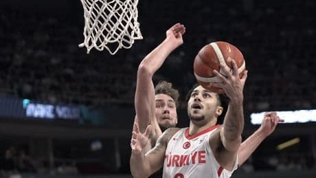 A Milli Basketbol Takımı'na futbol camiasından tebrik