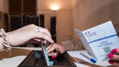 Grande Bretagne : le gouvernement veut abaisser à 16 ans le droit de vote, le débat franchira-t-il la Manche ?