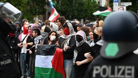 9 Beamte verletzt, 20 Festnahmen - Polizei beendet Demo von Israel-Hassern in Berlin