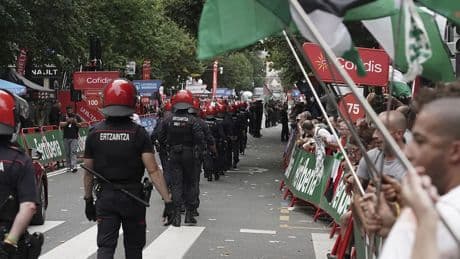 La Vuelta, en alerta a su paso por Asturias: amplio dispositivo policial para evitar incidentes con las protestas propalestinas