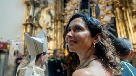 Ayuso defiende la libertad de credo en Madrid y advierte de que la religión judía es "cada vez más perseguida"