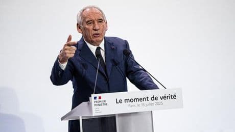 Droits de douane : en France, même le premier ministre dénonce la « soumission » de l’Union européenne face à Donald Trump