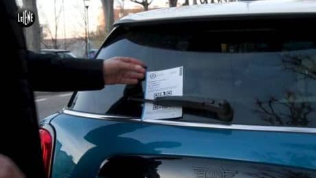 Come proteggersi dalla truffa del QR Code nei parcheggi