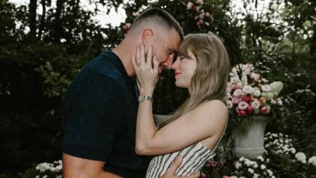 Taylor Swift, i dettagli della proposta di matrimonio di Travis Kelce svelati dal papà: «Lei era impaziente, vi racconto la scelta della location»