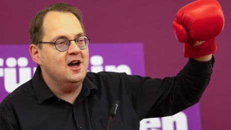 Vandalismus: Unbekannte beschmieren Büro von Linken-Abgeordneten Pellmann