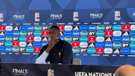 Konaté: &quot;Lamine es un genio, pero para mí Dembélé es quien merece el Balón de Oro&quot;