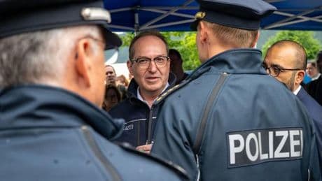 Migration: Dobrindt stellt Pläne vor - Grüne gegen neue Grenzkontrollen