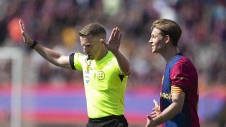 Las polémicas arbitrales del clásico: De la mano de Tchouámeni que no fue penalti al extraño gol anulado a Fermín