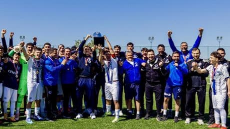 Şampiyon Kasımpaşa U17, kupasını kaldırdı!