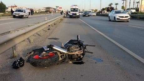 Antalya'da feci kaza! Bariyere çarpan motosikletin 21 yaşındaki sürücüsü öldü