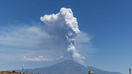 Etna Yanardağı'nda patlama