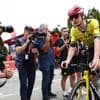Kleine kopgroep krijgt ruimte van peloton, alle ogen op klassementsmannen in tweede etappe