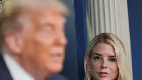 Le gouvernement Trump met fin aux poursuites contre un médecin accusé d’avoir détruit des vaccins