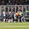 Twee Go Ahead-fans krijgen stadionverbod na apengeluiden en veldbetreding