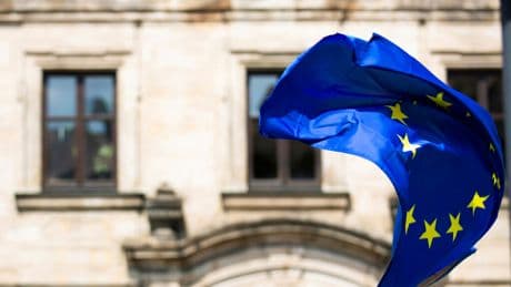 Francia y España querían prohibir las redes sociales a los menores de 15 años. La Unión Europea les ha parado los pies