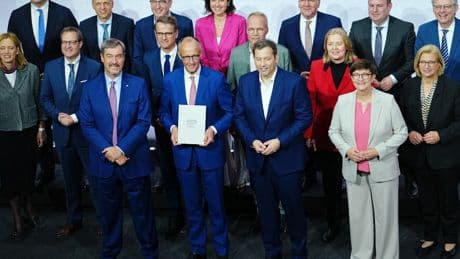 Bürokratie: Neue Bundesregierung will etliche Posten streichen
