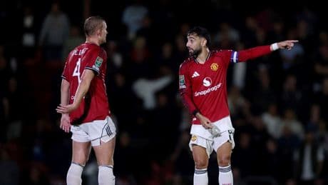 Manchester United'a soğuk duş: 4. lig takımına elendiler, tribünler sahaya indi