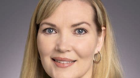 Arranca el juicio contra una senadora de Minnesota por robar en casa de su madrastra