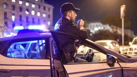 Tenta di rubare il borsello a un anziano in centro a Genova: arrestato 35enne pluripregiudicato