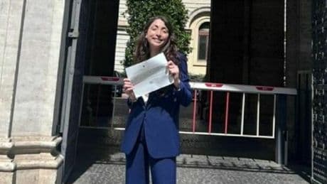 Raffaella Granata, nipote dell'imprenditore ucciso dai Casalesi, diventa magistrata a 26 anni: «Nonno ce l'ho fatta»