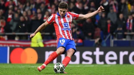 Cambian la norma que anuló el penalti de Julián Álvarez: ahora el tiro se repetirá si entra en portería