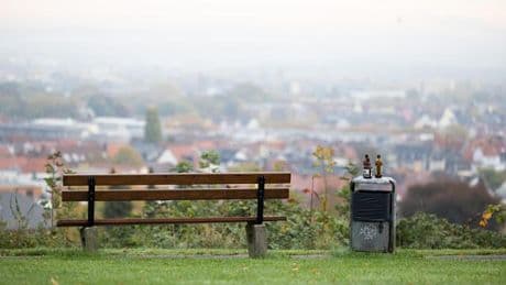Zurückgelassene Mehrwegflaschen: Stadtwerkeverband fordert höheres Flaschenpfand