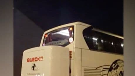 Horror in Frankreich: Reisebusse mutmaßlich mit Schüssen attackiert