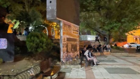 Bursa'da bazı vatandaşlar deprem endişesiyle geceyi dışarıda geçirdi