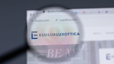 EssilorLuxottica envisage de monter au capital de Nikon