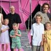 BV’s arriveren met hun kroost op roze loper van Circus Camille-première