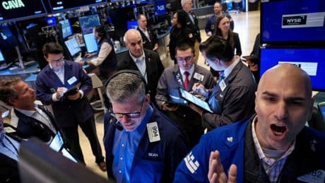 Wall Street cae con la amenaza de Trump de imponer aranceles del 35% a Canadá