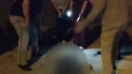 Eski nişanlısının elinde bıçak gören kadın, balkondan atladı